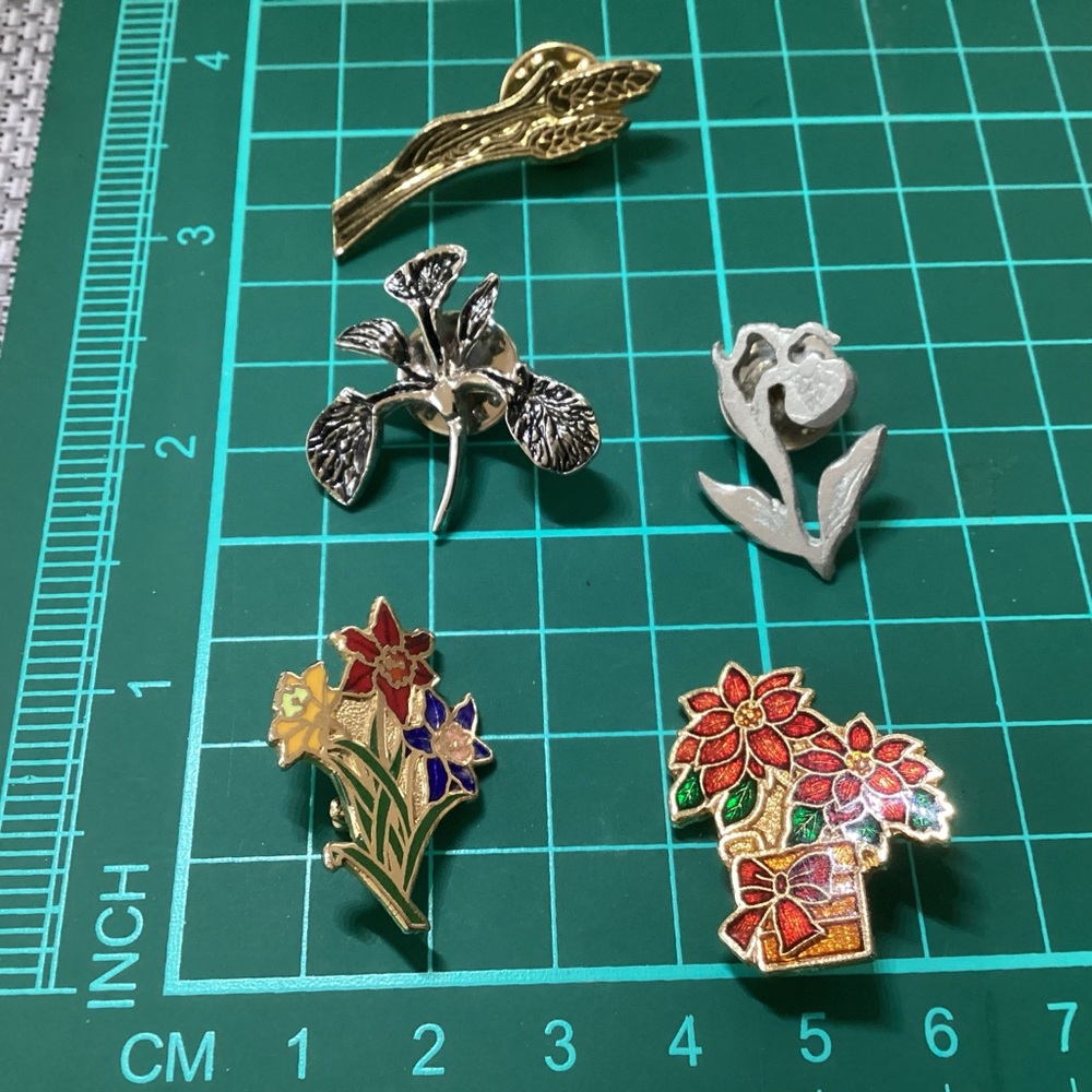 5 plants or flowers brooches or pins lot